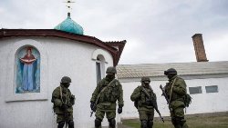 Крим: озброєні люди у масках і так звані 